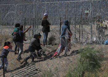 Agente de migración de México muere tras altercado en la frontera norte