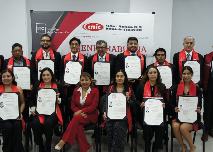 CMIC Puebla gradúa a 20 egresados de sus maestrías