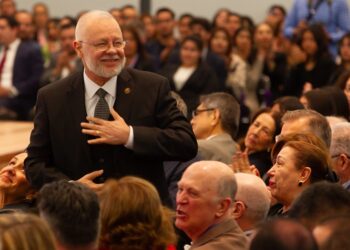 Nombran a Trinidad Padilla López presidente de la FIL Guadalajara