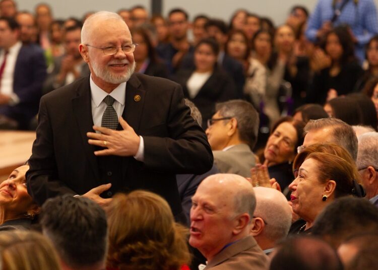 Nombran a Trinidad Padilla López presidente de la FIL Guadalajara