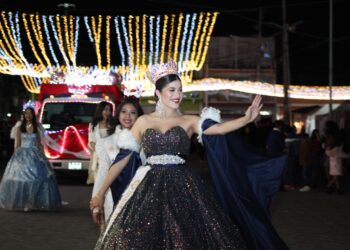 Huejotzingo brilla en su en su «Desfile Navideño»; reúne a más de 10 mil asistentes