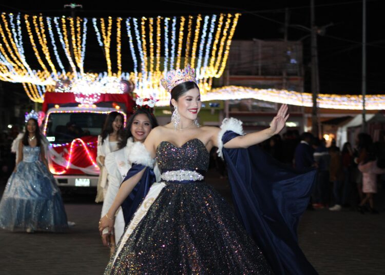 Huejotzingo brilla en su en su «Desfile Navideño»; reúne a más de 10 mil asistentes