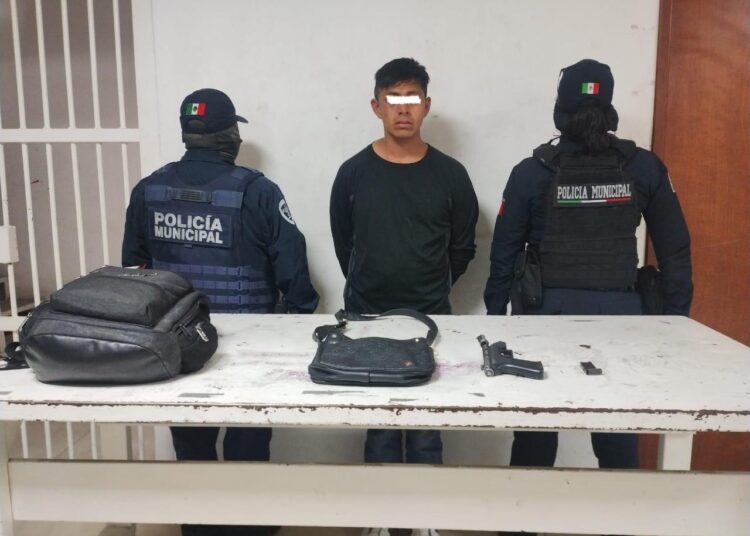 Policía de Cuautlancingo detiene en flagrancia a un asaltante