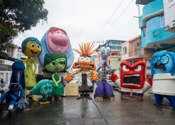 ‘Ruta de Monigotes Gigantes’ de Guayaquil, un recorrido tradicional y único en Ecuador