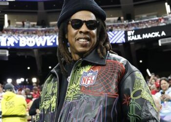 Mujer que denunció a Jay-Z y Diddy por violación admite «algunos errores» en su relato