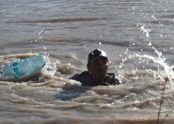 Autoridades mexicanas rescatan a seis migrantes en el río Bravo, fronterizo con EEUU