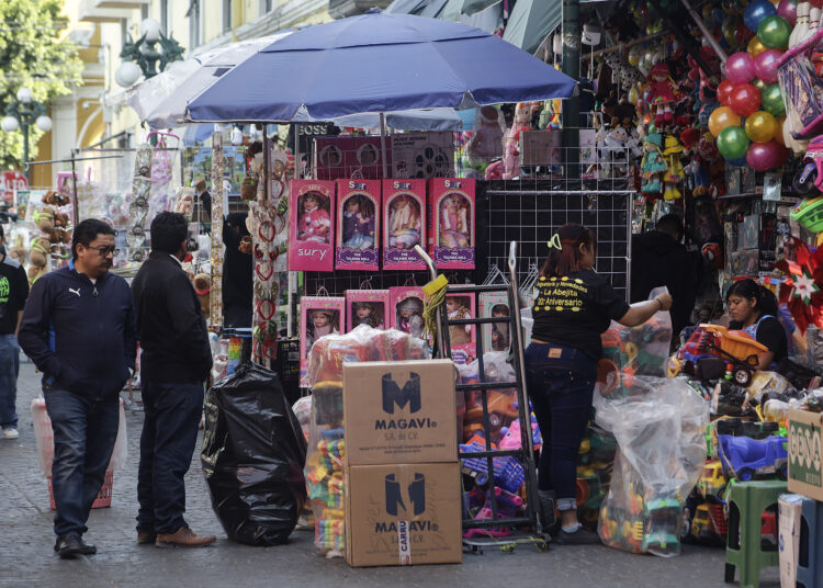 70 ambulantes agreden a servidores de la SEGOM