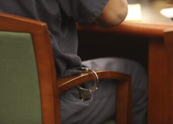 Jueza deniega fianza a uno de los tres hermanos detenidos por violaciones en serie