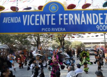 Con danzas prehispánicas y mariachi recuerdan a Vicente Fernández a 3 años de su muerte