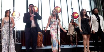 Fundación Latin Grammy ofrece beca con Warner para estudiantes de música
