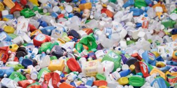 EE.UU. critica falta de acuerdo sobre plásticos y acusa a países productores