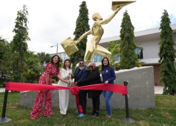 Florida estrena «Monumento al Migrante» del venezolano Nelson González