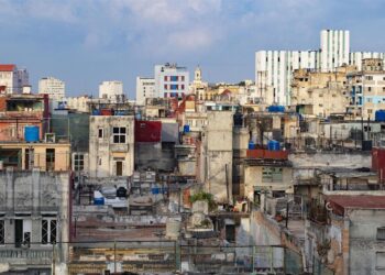 Díaz-Canel reconoce que Cuba vive «prácticamente al día» a nivel financiero