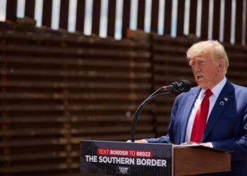 Trump se compromete a continuar construcción del muro fronterizo