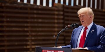 Trump se compromete a continuar construcción del muro fronterizo