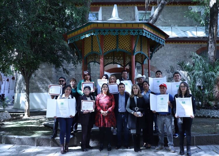 Turismo entrega distintivos y Registros Nacionales de Turismo a empresas de Zacatlán