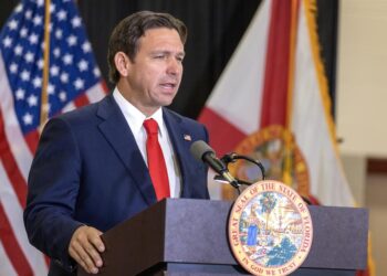 Trump estudia cambiar su elección para Defensa y DeSantis