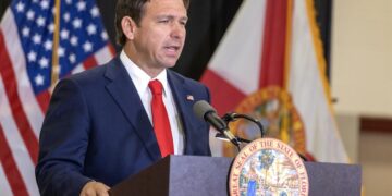 Trump estudia cambiar su elección para Defensa y DeSantis