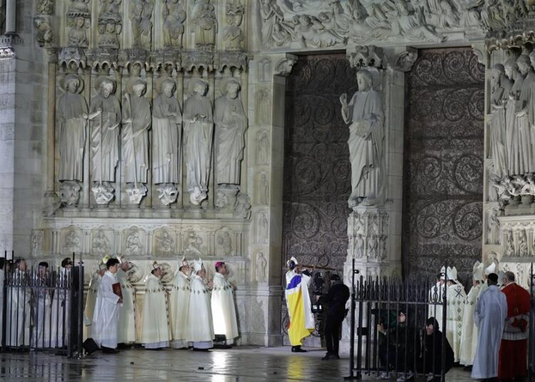 Arzobispo de París reabre oficialmente la catedral de Notre Dame