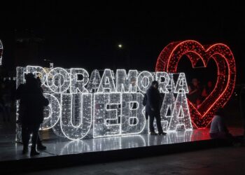 Más de 25 mil personas asisten al primer día de actividades del Festival Navideño por Amor a Puebla