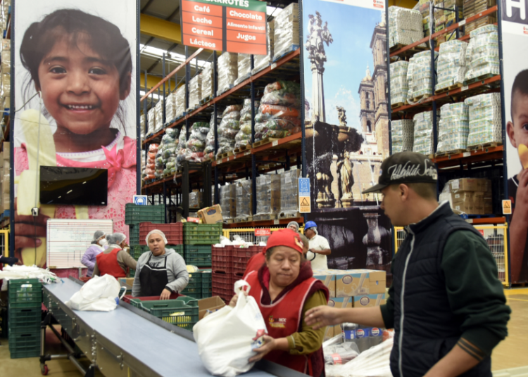 BUAP entrega 12 mil kilos de arroz y frijol a Banco de Alimentos