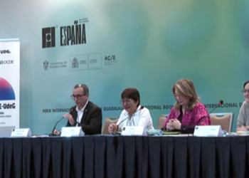 Lilia Cedillo participa en conversatorio dentro de la FIL de Guadalajara
