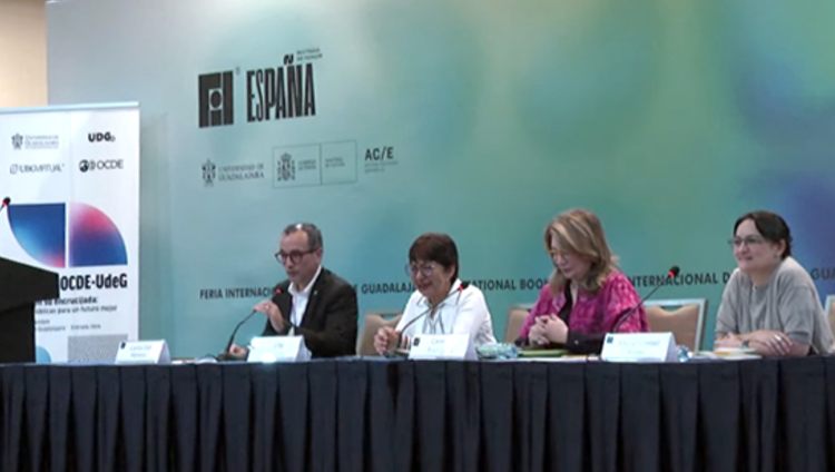 Lilia Cedillo participa en conversatorio dentro de la FIL de Guadalajara