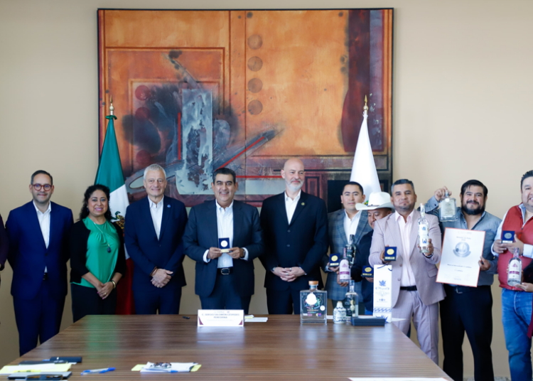 Mezcales poblanos conquistan certamen «Mexico Selection 2024»