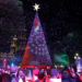 VIDEO: Pepe Chedraui enciende árbol navideño en el zócalo de Puebla