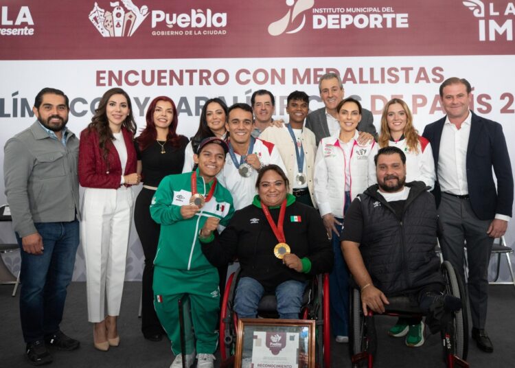 Ayuntamiento entrega reconocimientos a atletas olímpicos y paralímpicos de París 2024