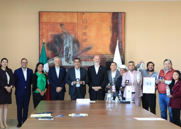 Conquistan mezcales poblanos certamen Mexico Selection 2024