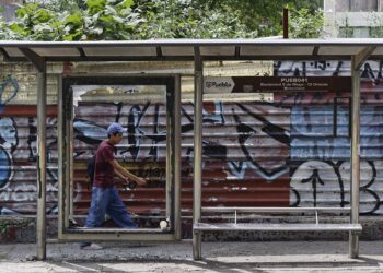 Lanzarán licitación para uso de paraderos publicitarios
