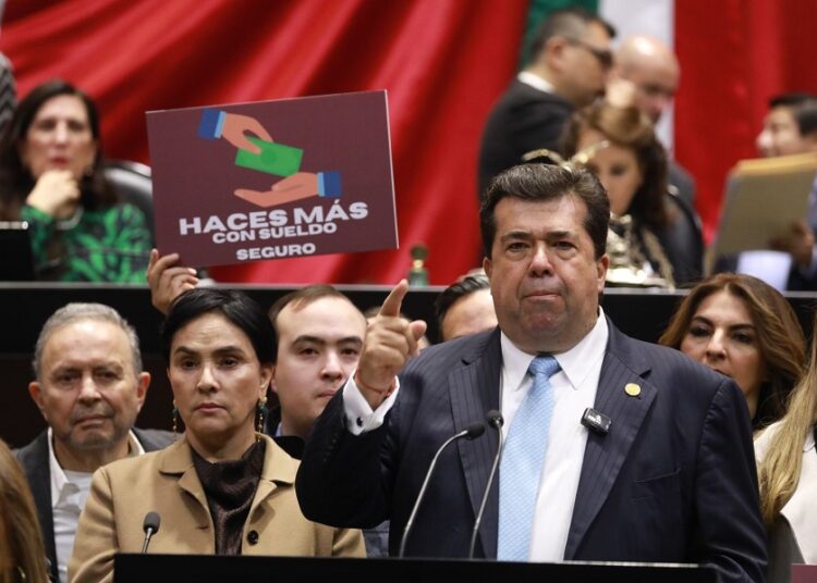 Pedro Haces presenta iniciativa para garantizar salarios dignos