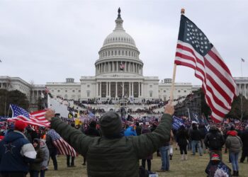 Detienen a acusado del Capitolio tras ser perdonado por Trump