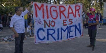 Migrantes formarán caravana por saturación de asilos