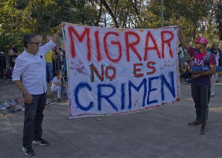 Migrantes formarán caravana por saturación de asilos
