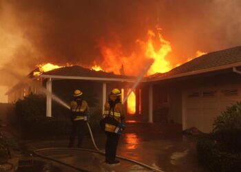 Al menos 13 desaparecidos en los incendios de Los Ángeles