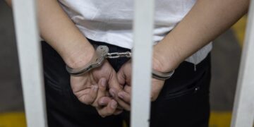 Policía encuentra mas de 20 migrantes chinos en Miami