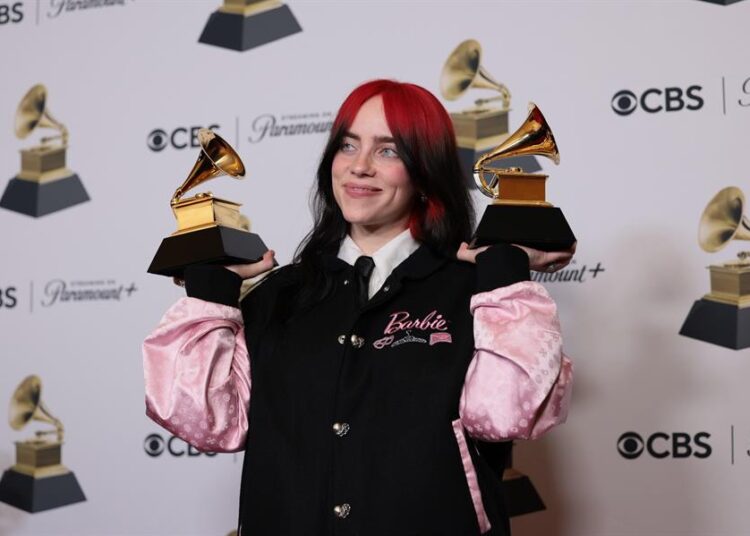 Billie Eilish, Sabrina Carpenter y Shakira acutarán los Grammy
