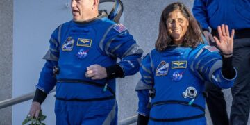 NASA buscará microbios en caminata espacial el 30 de enero
