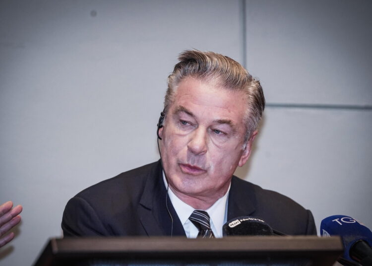 Alec Baldwin demanda a los fiscales del caso ‘Rust’