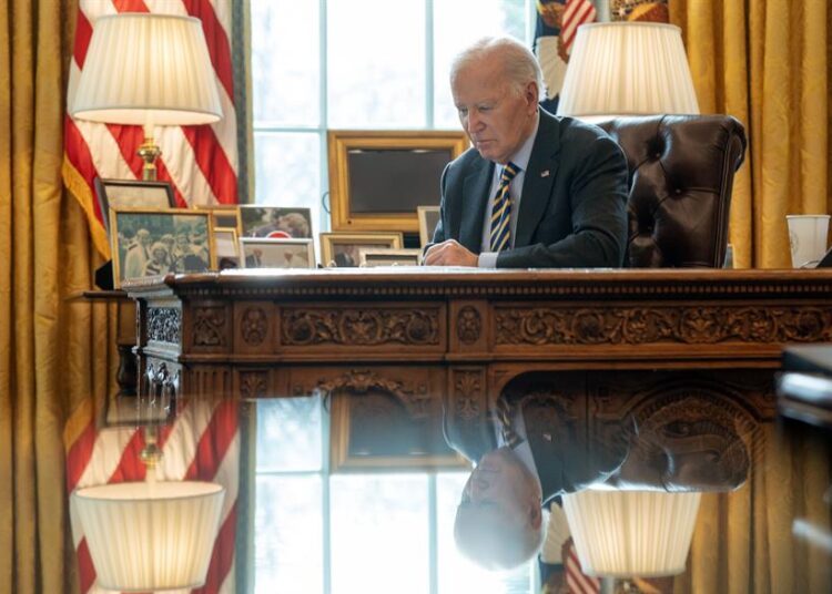 Biden habla con Zelenski a 10 días de que Trump tome el poder