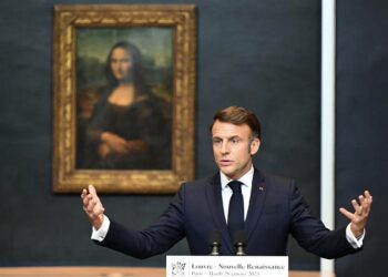 Macron anuncia reforma del Louvre y sala para La Gioconda