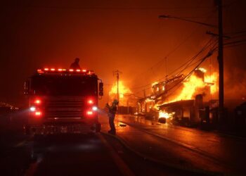 México busca afectados por incendios en Los Ángeles