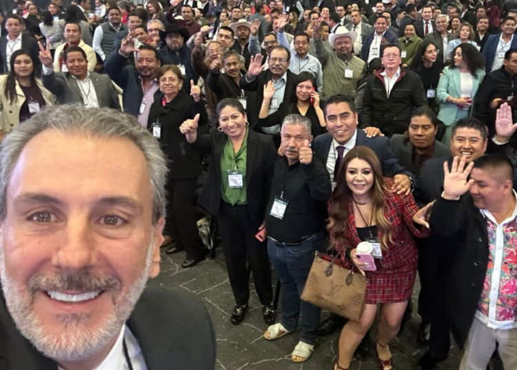 Pepe Chedraui asiste al Encuentro Nacional Municipal 2025