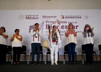 Presidenta Claudia Sheinbaum da banderazo de salida a la comisión General Lázaro Cárdenas del Río para la Mixteca Oaxaqueña