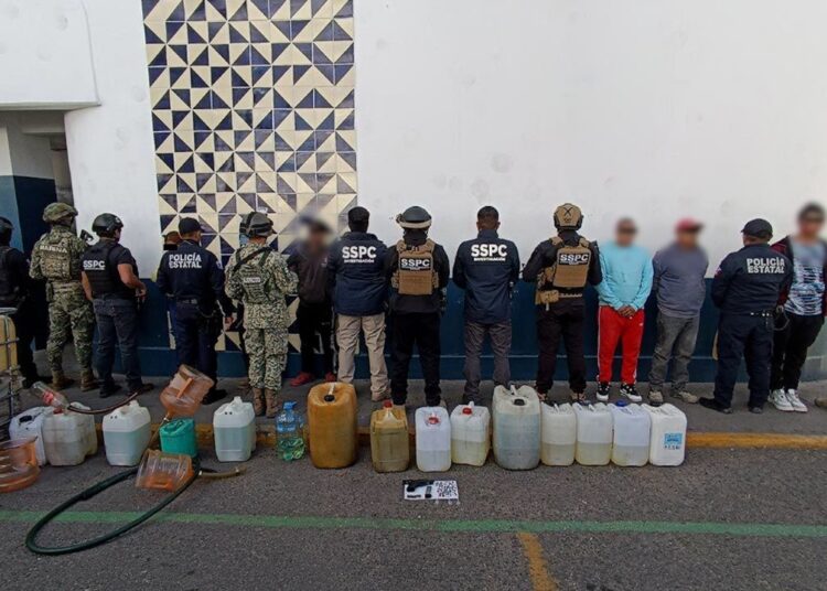 Detienen a huachicoleros en operativo conjunto