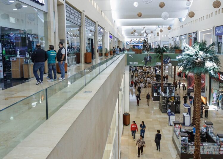 Centros comerciales recuperan ventas pre COVID-19