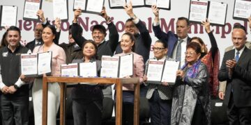 Sheinbaum reúne a presidentes municipales y electos; también asiste Armenta