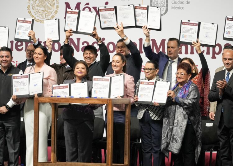 Sheinbaum reúne a presidentes municipales y electos; también asiste Armenta